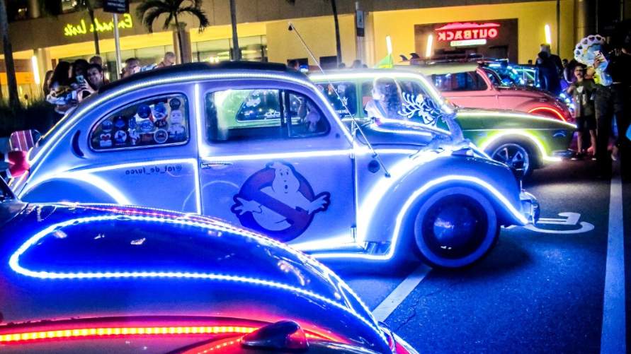 Barra ganha desfile de carros antigos com luzes de Natal - News - Barra da Tijuca