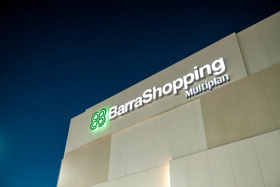 Fachada do BarraShopping à noite