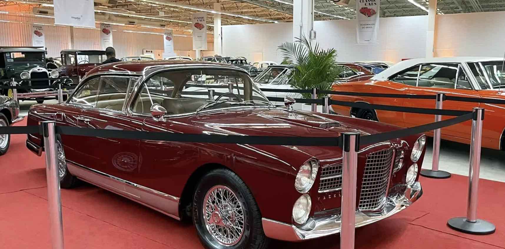 Exposição de carros antigos na Barra da Tijuca - Village Classic Cars